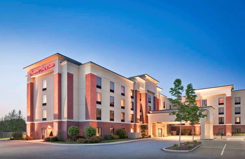 Smithfield Hotel | Charming Smithfield Stay: Complimentary Breakfast & Pool Access