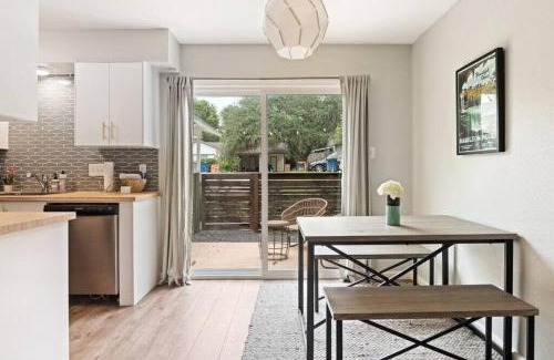 South Manchaca Casa | Charming South Austin 2 Bedroom Home