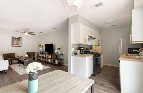 South Manchaca Casa | Charming South Austin 2 Bedroom Home