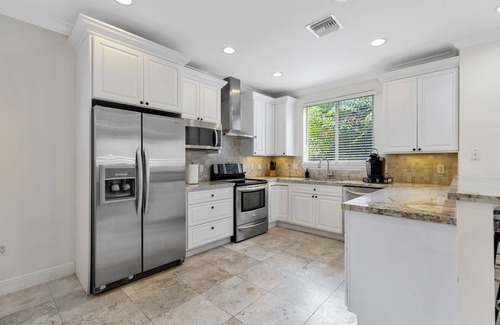 Lake Ridge Villa | Charming Spacious Pool Home in Fort Lauderdale