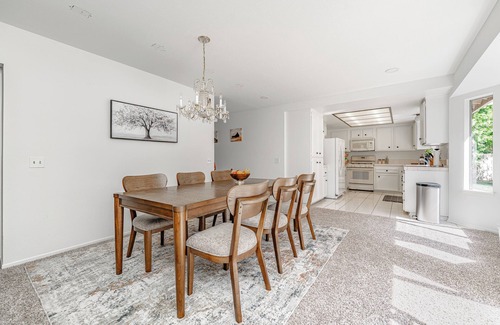 Fountain Valley Casa | Charming & Spacious 4-bedroom house with AC and WiFi in Fountain Valley