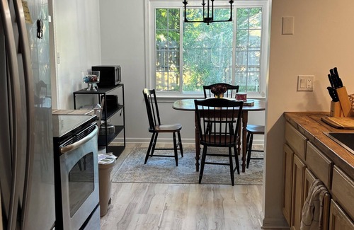 Virginia Beach Casa | Charming Spacious 4-bedroom house with WiFi and AC in beautiful Virginia Beach