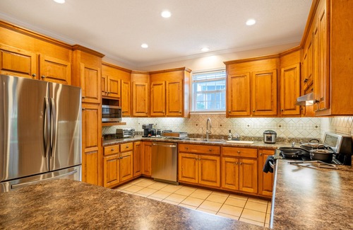 Greenville - Spartanburg Casa | Charming, spacious 1BD/1.5BA home ~ Furman steps away & Swamp Rabbit too!