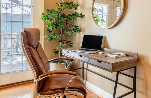 Greenville - Spartanburg Casa | Charming, spacious 1BD/1.5BA home ~ Furman steps away & Swamp Rabbit too!