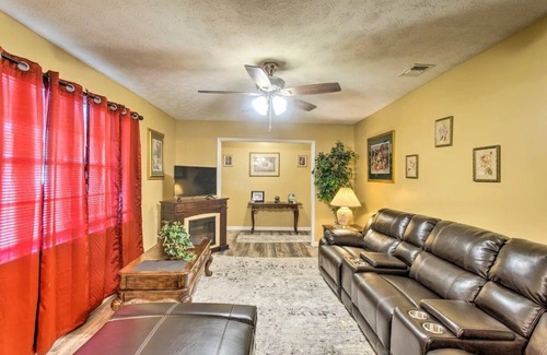 Waycross Casa | Charming/ spacious 2536 Tebeau St Getaway; 1.2 miles down town