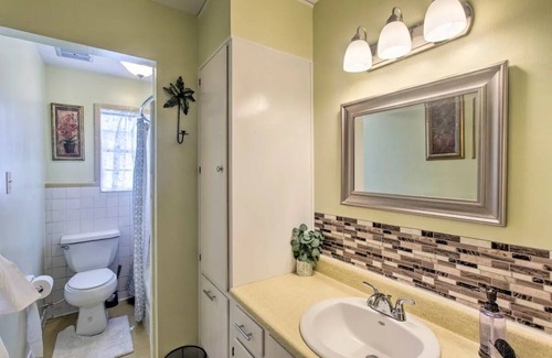 Waycross Casa | Charming/ spacious 2536 Tebeau St Getaway; 1.2 miles down town