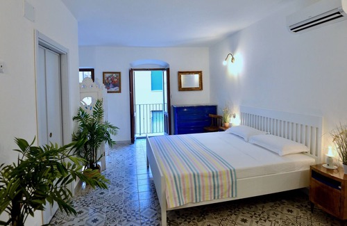 Bosa Historic Centre Casa | Charming, spacious 3-bedroom townhouse