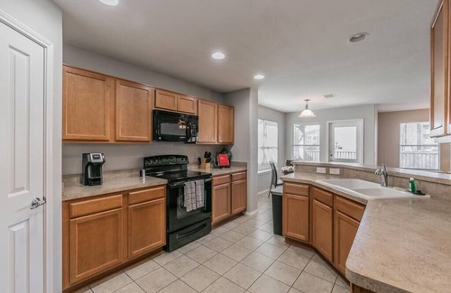 Keller Casa | Charming Spacious 3BR Retreat ~ Community Pool!