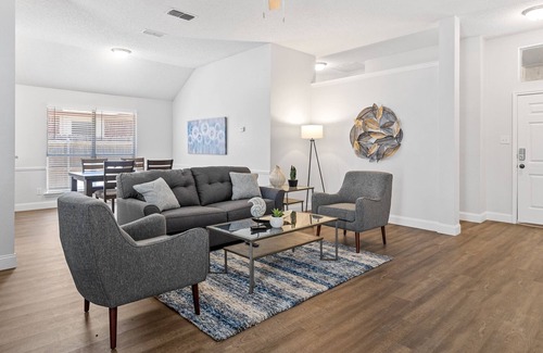 Azle Casa | Charming & Spacious - 3RB Home!
