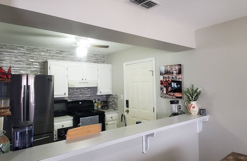Brownsville Casa | Charming & Spacious 4-bedroom homr with AC, WiFi, Lots of Parking in Brownsville