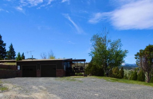 Whitehall Casa | Charming, Spacious, Contemporary Mountain Retreat
