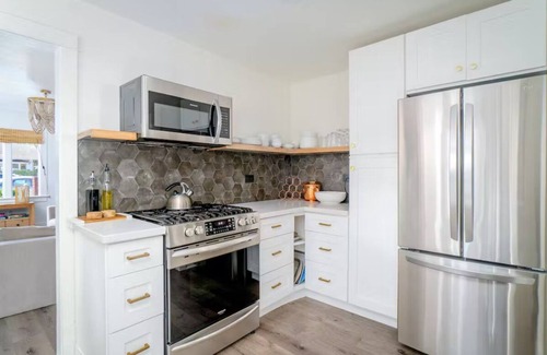 Morro Bay Casa | Charming Spanish Bungalow, 2 blocks from the water!