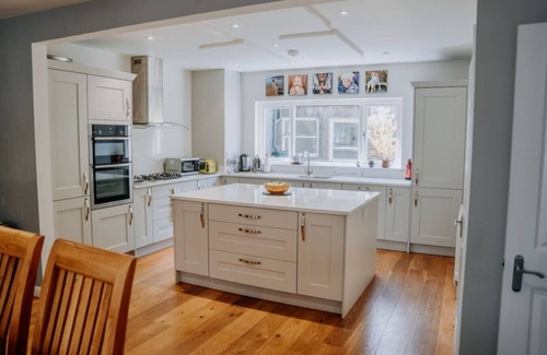 St Davids Casa | Charming St Davids Cottage with Cathedral Views