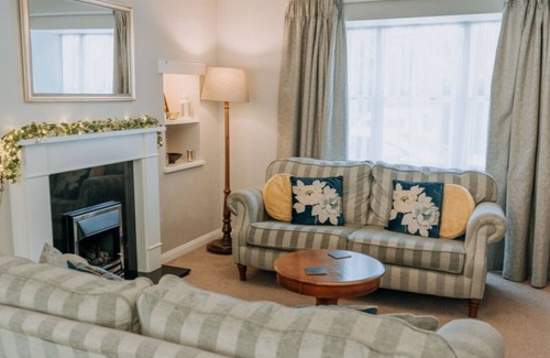 St Davids Casa | Charming St Davids Cottage with Cathedral Views
