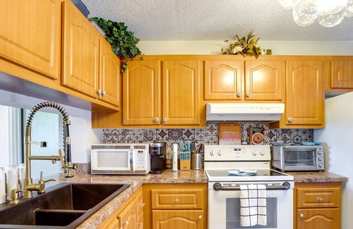 Palma del Mar Condominio | Charming St Petersburg Condo ~ 2 Mi to the Beach!
