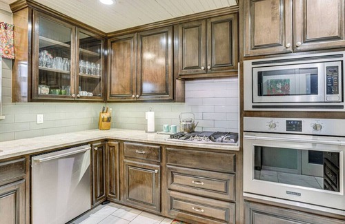 Quail Creek Casa | Charming Stay | Hot Tub, Patio & Antique Charm