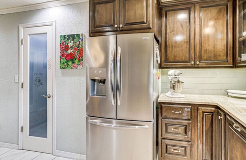Quail Creek Casa | Charming Stay | Hot Tub, Patio & Antique Charm