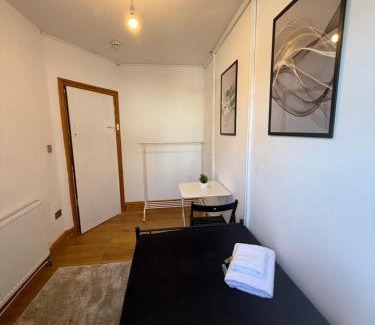 Ealing Casa | Charming Stay House