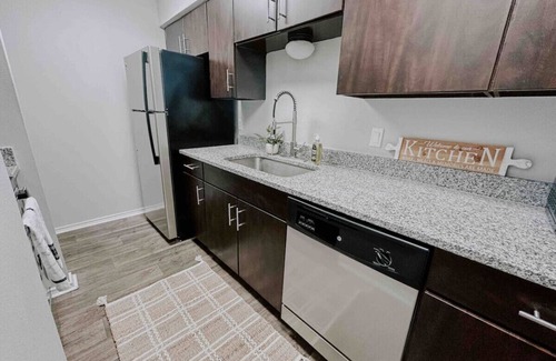 South Side Apartamento | Charming Stay w/ Pool and Dedicated Workspace