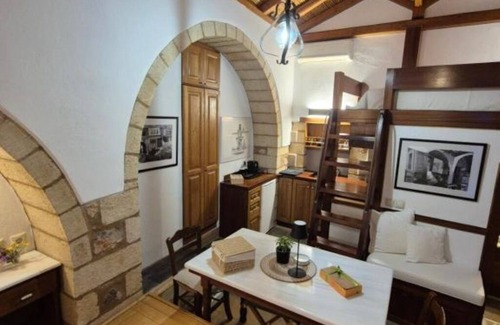 Monemvasia Apartamento | Charming Stay with Stunning Views -PETRA– MonoLithos Inn
