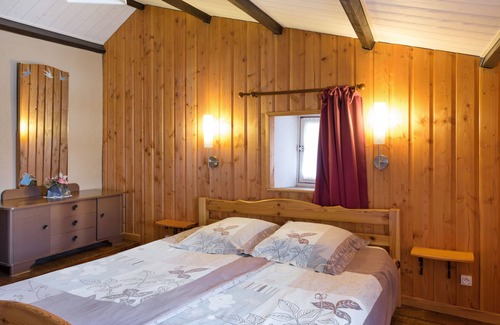 Fondamente Cabaña | Charming Stone House on the banks of the La Sorgues River