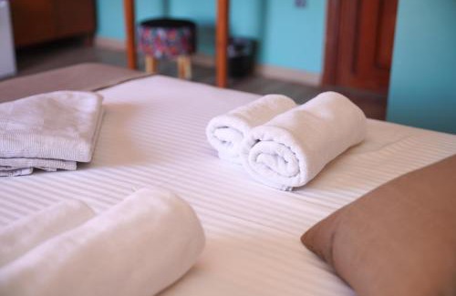 Ayvalik Cama Y Desayuno | Charming Stone Studio with Balcony & Breakfast-8