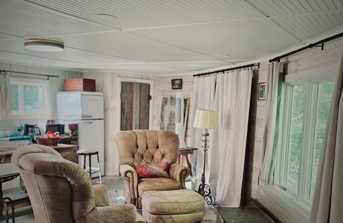 St. Johns Apartamento | Charming studio on 16 acres in lovely Little Switzerland, king bed & jacuzzi tub