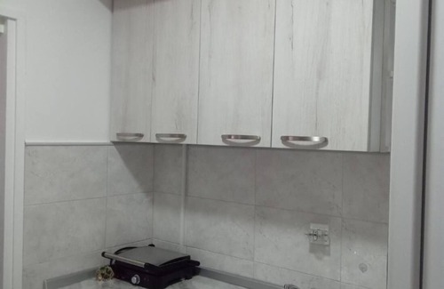 Novi Pazar Apartamento | Charming Studio Apartment in Novi Pazar With City & Mountain Views