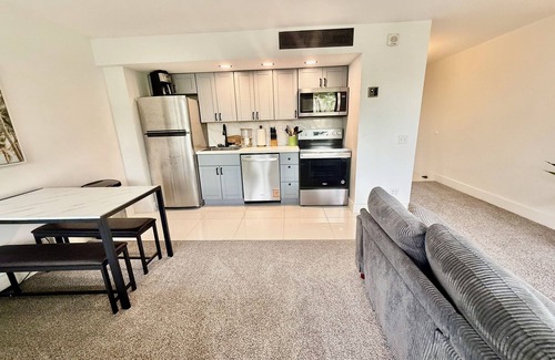 Makaha Apartamento | Charming Studio Apartment with Cold AC in fabulous Makaha