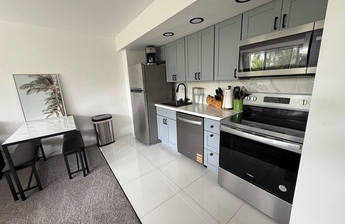 Makaha Apartamento | Charming Studio Apartment with Cold AC in fabulous Makaha