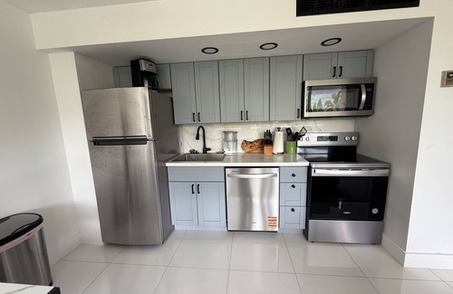 Makaha Apartamento | Charming Studio Apartment with Cold AC in fabulous Makaha