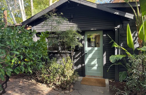 Ojai Cabina | Charming studio cabin with full kitchen in serene downtown Ojai