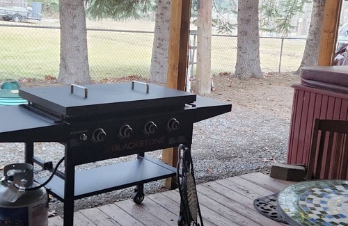 Sandpoint Apartamento | Charming studio, close to Schweitzer, lake Ponderay and Sandpoint.