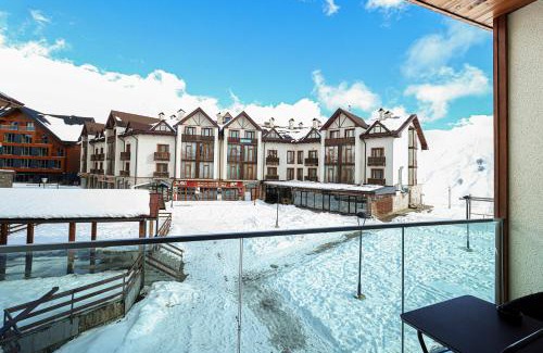 Kazbegi Apartamento | Charming Studio Escape in Prime Ski Location