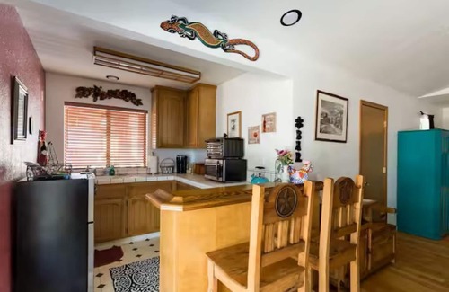 Grizzly Flats Apartamento | Charming studio in quaint Grizzly Flats with WiFi, AC, pool table, jetted tub.