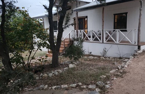 Spring Branch Apartamento | Charming studio in delightful Spring Branch for a quick, tranquil stay.