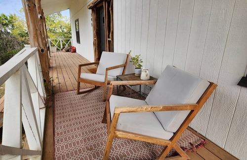 Spring Branch Apartamento | Charming studio in delightful Spring Branch for a quick, tranquil stay.