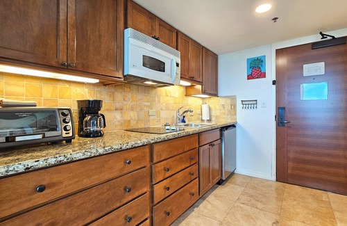 Waikiki Apartamento | Charming studio in awesome Honolulu with fitness room, Pool and AC