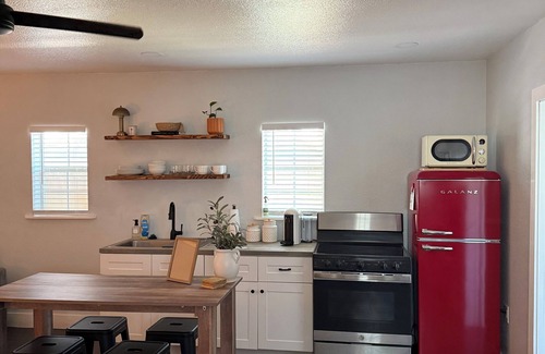 Roswell Apartamento | Charming studio in downtown Roswell, New Mexico.