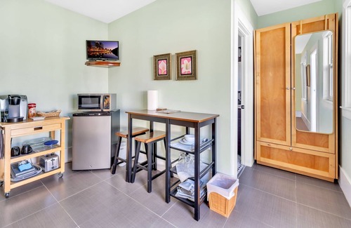 North Park Apartamento | Charming Studio in Prime Location - The Balboa Bungalow - New Listing