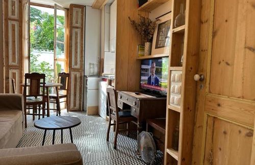 Lisbon Old Town Apartamento | Charming Studio in the City Center - With Terrace