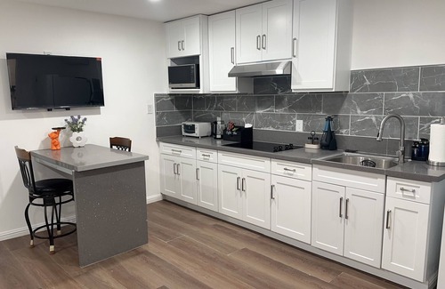 Charter Oak Apartamento | Charming studio in welcoming Glendora with AC, WiFi & full kitchen