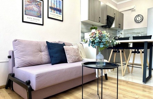 Almaty Apartamento | Charming studio Merenga in wonderful Almaty with WiFi, AC
