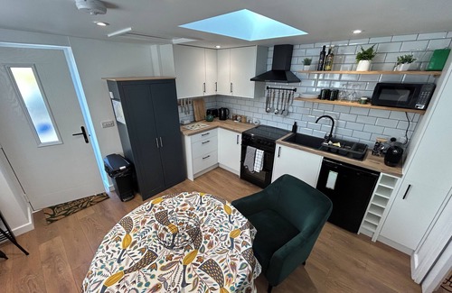 Glastonbury Apartamento | Charming studio on the outskirts of Glastonbury with WiFi and parking.