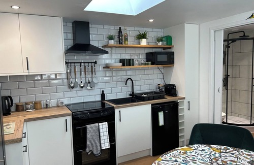Glastonbury Apartamento | Charming studio on the outskirts of Glastonbury with WiFi and parking.