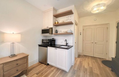 Kitchener Casa | Charming Studio- Quiet & Private