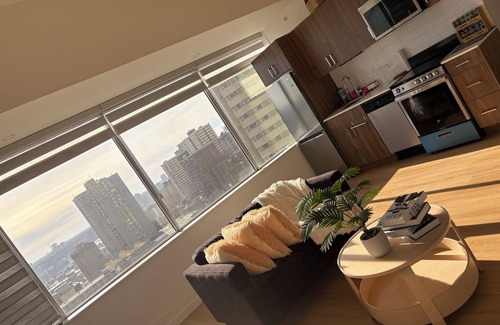 Downtown Edmonton Apartamento | Charming Studio Retreat in the Heart of Downtown – Perfect for City Explorers
