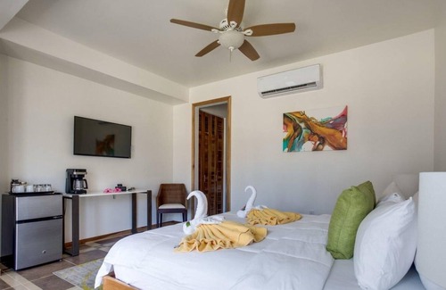 Placencia Complejo | Charming Studio Room w/ WiFi & Balcony - Steps to Beach, Dining, & Shops
