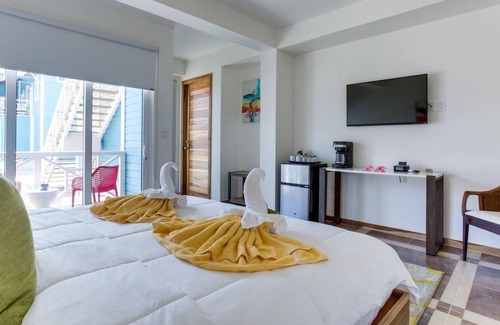 Placencia Complejo | Charming Studio Room w/ WiFi & Balcony - Steps to Beach, Dining, & Shops