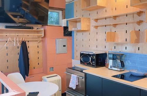Financial District Condominio | Charming Studio Sleeps 2 On the Park on Top of Hill, SweepingViews of the City